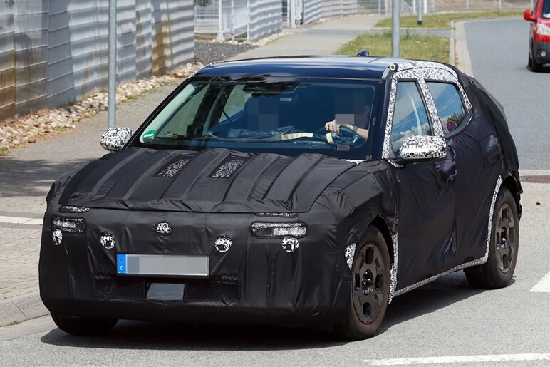 ヒョンデのコンパクトEV「アイオニック2」を初スクープ！ 低価格×小型で日本市場も視野？