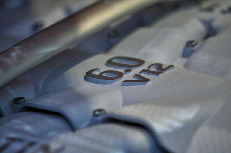 世界限定150台、アストン V12ザガート公開！