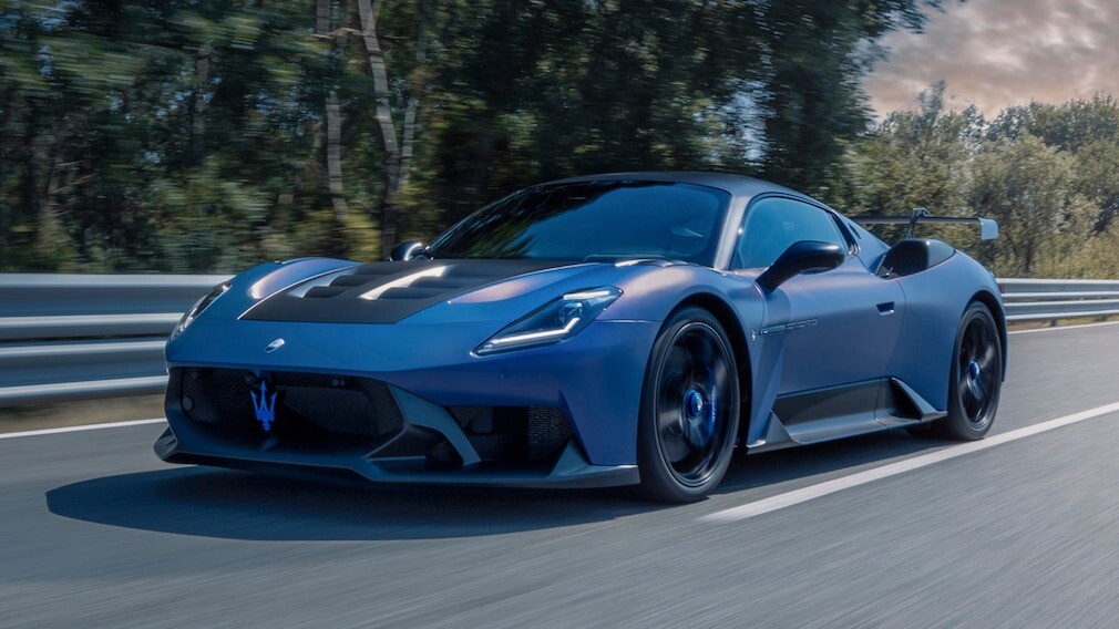 膝を折るほど美しいデザインと感情を抑えきれないV6ターボエンジン　新型マセラティGT2ストラダーレをテストドライブ＆レポート！