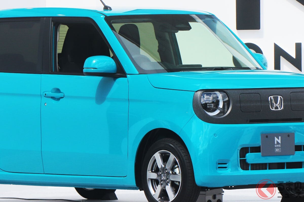 ホンダ「新型“軽ワゴン”」に“問合せ”殺到！ 旧車風「丸目ライト」×シンプルデザインがいい！ 「日常のアシ」にちょうどいい「ホンダの注目株」 新型N-ONE e：が販売店でも話題に