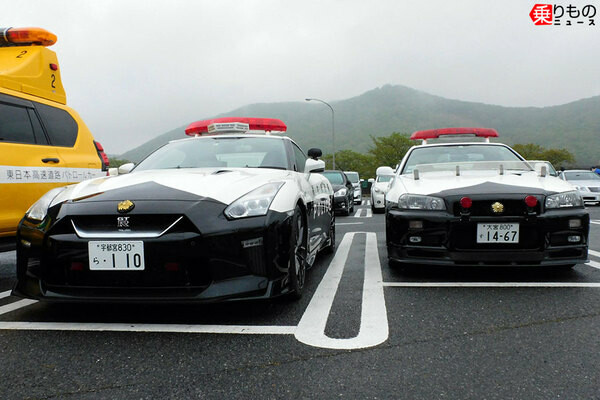 恐ろしい? それとも神々しい？ 東北道に栃木と埼玉の「GT-R」パトカーが集結