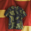 自然と調和したナチュラルムードが漂うポール・スミス──2025年夏のTシャツ&カットソーコレクション