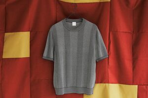自然と調和したナチュラルムードが漂うポール・スミス──2025年夏のTシャツ&カットソーコレクション