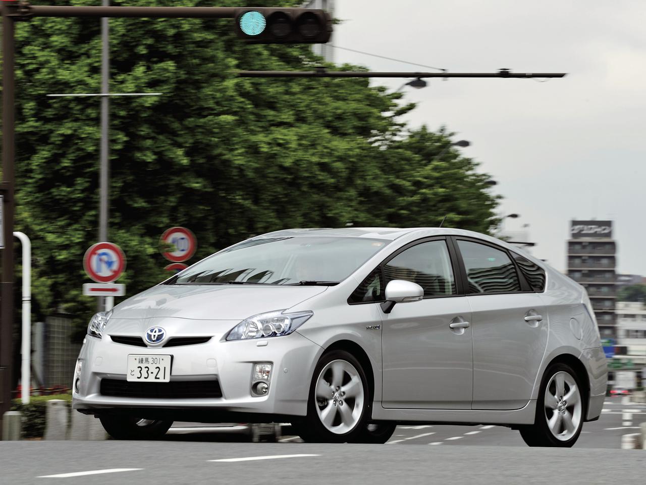 10年ひと昔の国産車 28 トヨタ プリウスには燃費だけではない世界に誇れる未来感があった Webモーターマガジン 自動車情報サイト 新車 中古車 Carview
