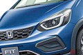 1リッターで30km以上走る！ホンダ新「フィット」発表！ 新車約177万円の「大人気コンパクトカー」何が変わった？ SUV仕様「クロスター」にデザイン変更も実施！