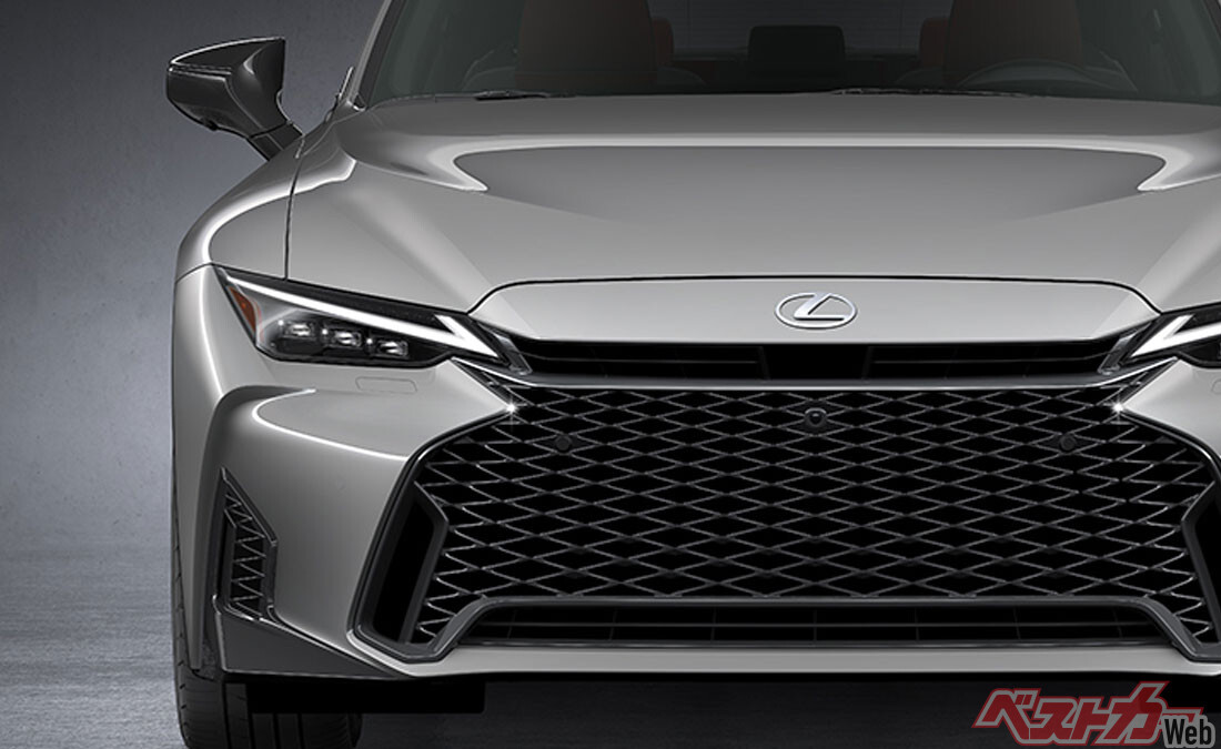 レクサスの大黒柱「IS」が大幅改良!! 発売は2026年で…中身はどう変わった？