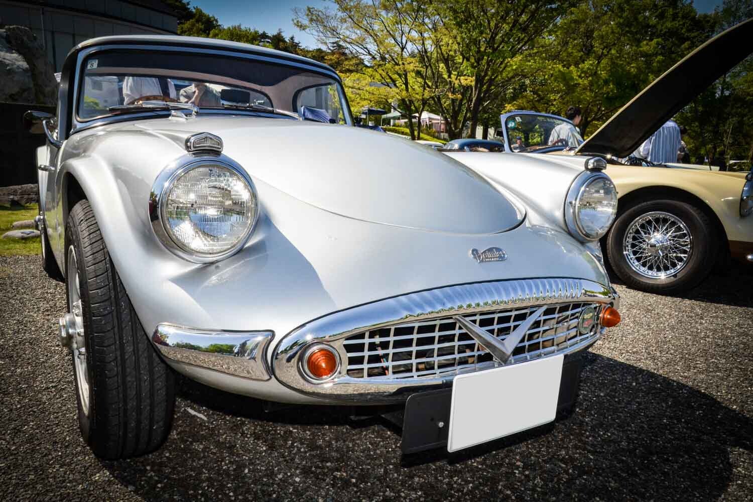 ジャガー好きが選んだ人生初の旧車がディムラー「SP250」！オーナーズクラブの重鎮との出会いから人生の楽しさが広がった