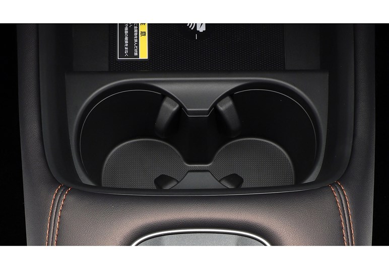ホンダ ZR-Vの最安グレード、320万円の「X」（ガソリン）はアリなのか？　装備を細かくチェックしてみた