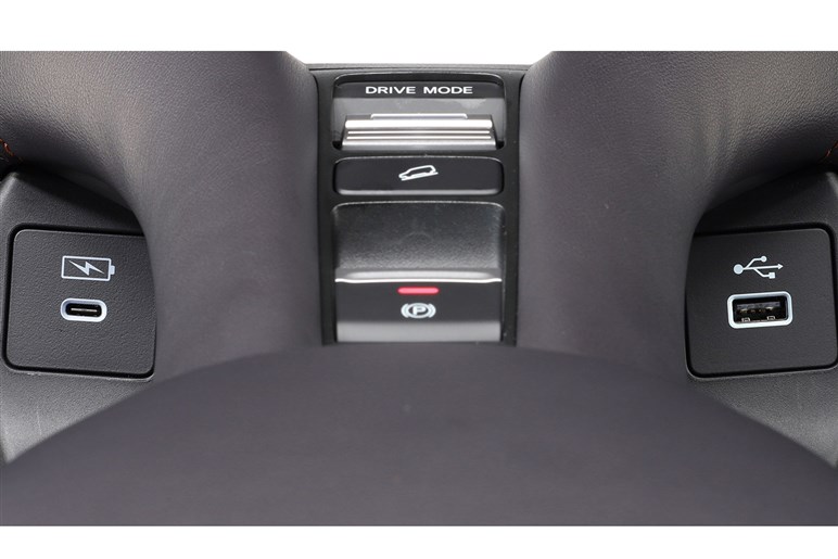 ホンダ ZR-Vの最安グレード、320万円の「X」（ガソリン）はアリなのか？　装備を細かくチェックしてみた