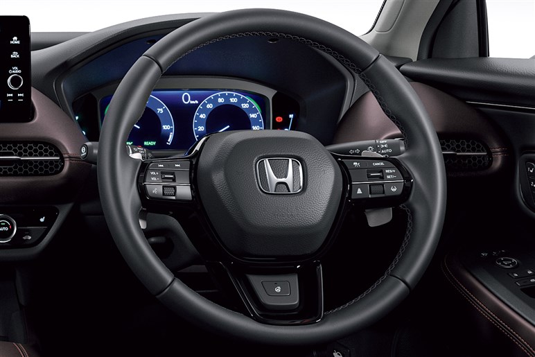 ホンダ ZR-Vの最安グレード、320万円の「X」（ガソリン）はアリなのか？　装備を細かくチェックしてみた