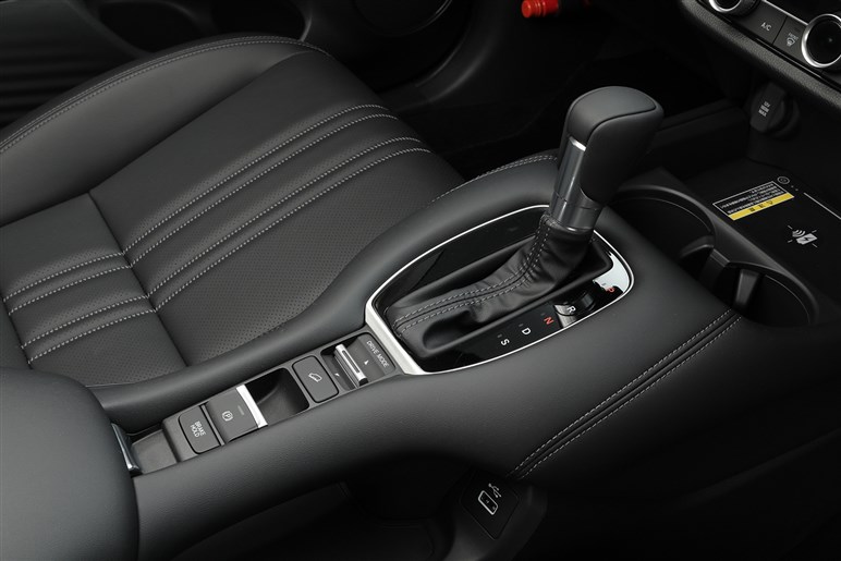 ホンダ ZR-Vの最安グレード、320万円の「X」（ガソリン）はアリなのか？　装備を細かくチェックしてみた