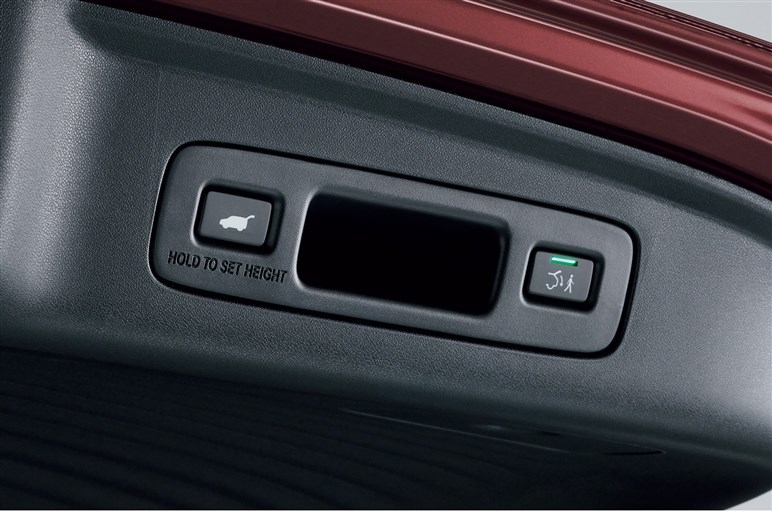 ホンダ ZR-Vの最安グレード、320万円の「X」（ガソリン）はアリなのか？　装備を細かくチェックしてみた