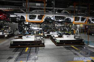 「既存のラインでEV量産も可能」マツダ防府工場 見学レポート【超効率生産技術を解説】