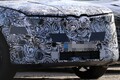 顔が激変！ BMWの最小SUV『X1』改良新型、ノイエクラッセ導入へ…プロトタイプを初スクープ