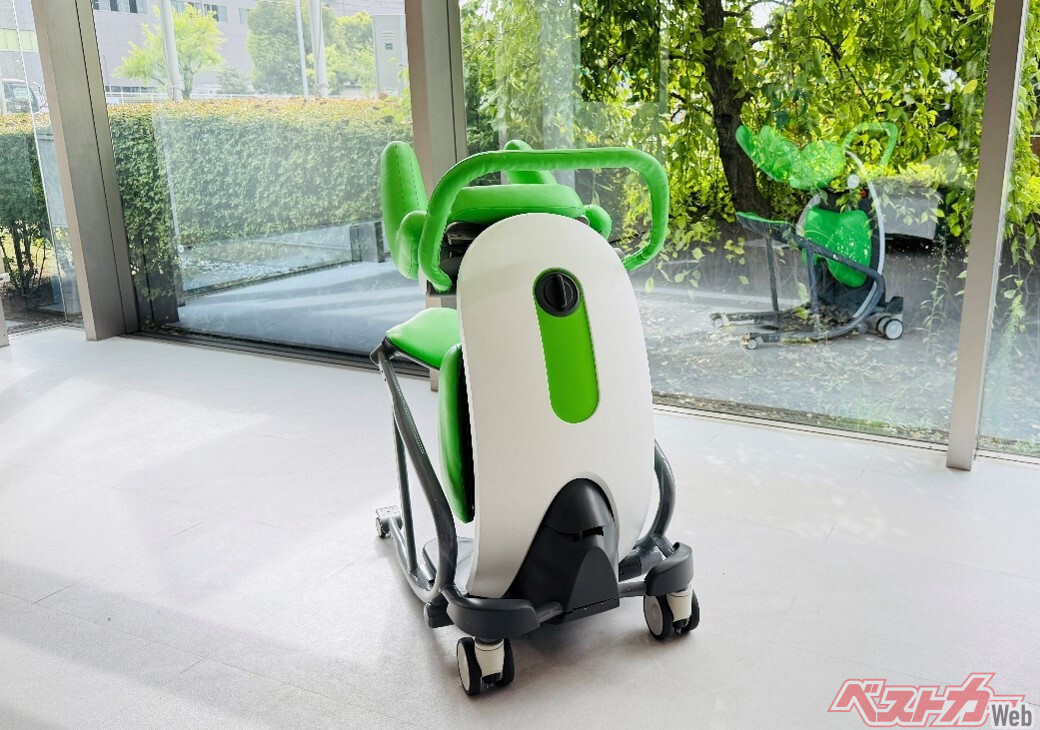 ジヤトコ初の移乗機構付き車いす「Lifmy」登場！　介護負担を大幅軽減