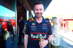 F1 Topic：代役でレースエンジニアを務めたサイモン・レニー。5年ぶりの現場でも変わらぬ取り組みに王者も納得