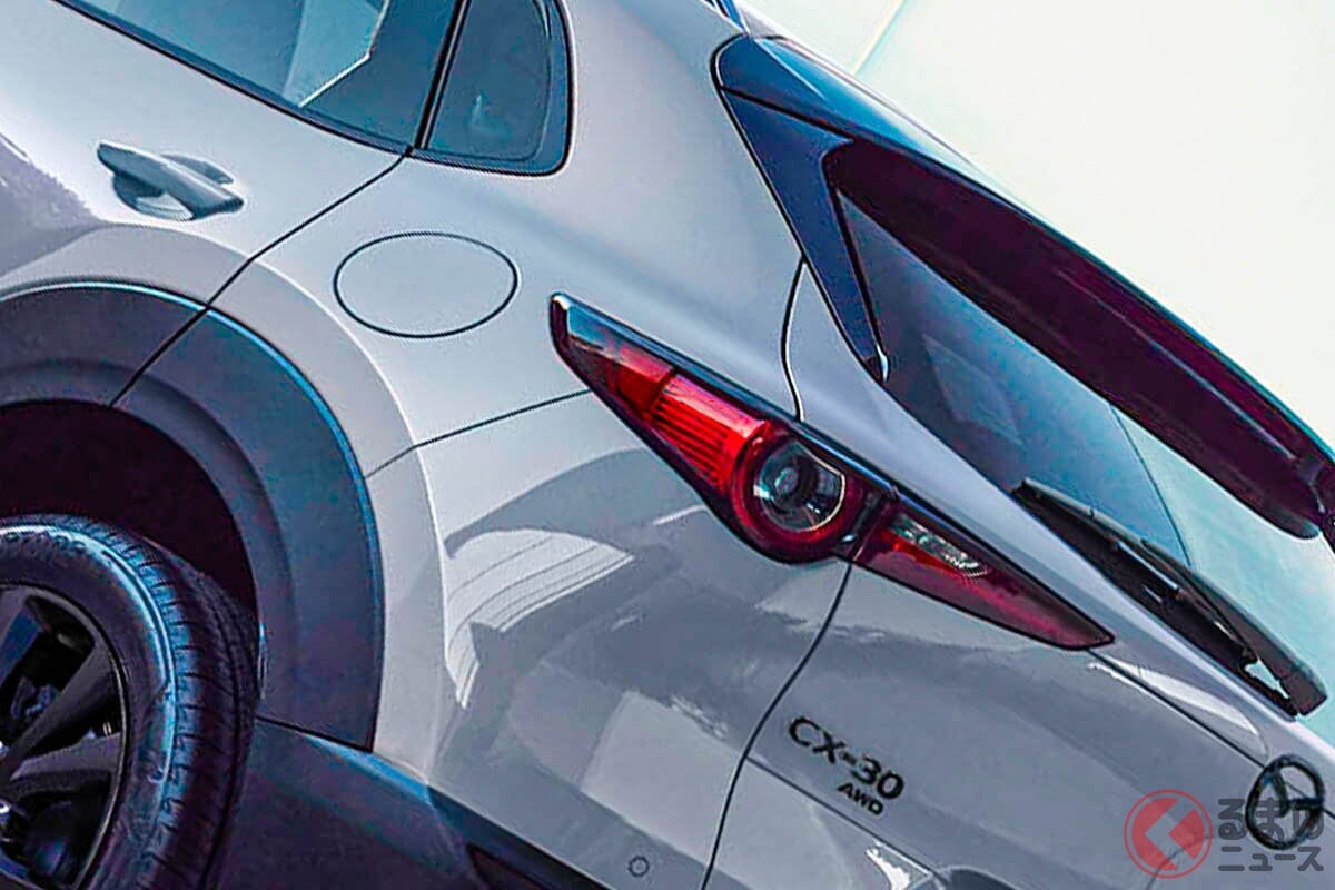 マツダ“新”「コンパクトSUV」がスゴイ！ ジムニー級「地上高」＆「エアエディション」追加！ 220馬力超えの「ターボエンジン」搭載の米国「シーエックス サーティー」とは