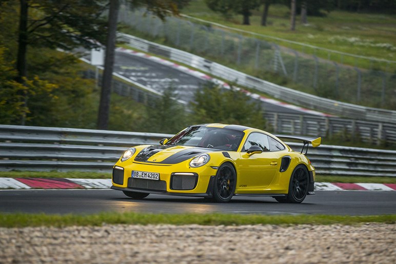 【初撮影】新型「911GT2 RS」はオバフェンが超ド迫力。ハイブリッド化で710PS、価格は7200万円に到達か