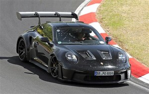 【初撮影】新型「911GT2 RS」はオバフェンが超ド迫力。ハイブリッド化で710PS、価格は7200万円に到達か