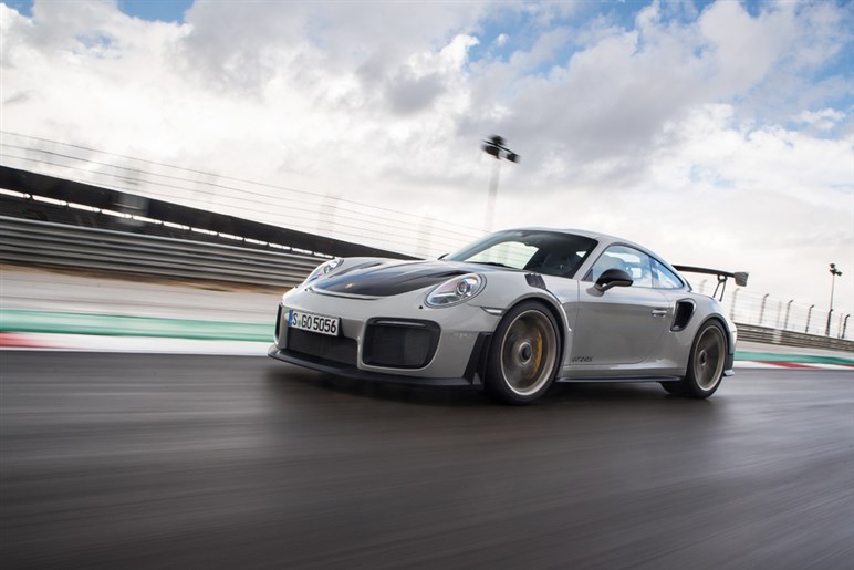 【初撮影】新型「911GT2 RS」はオバフェンが超ド迫力。ハイブリッド化で710PS、価格は7200万円に到達か