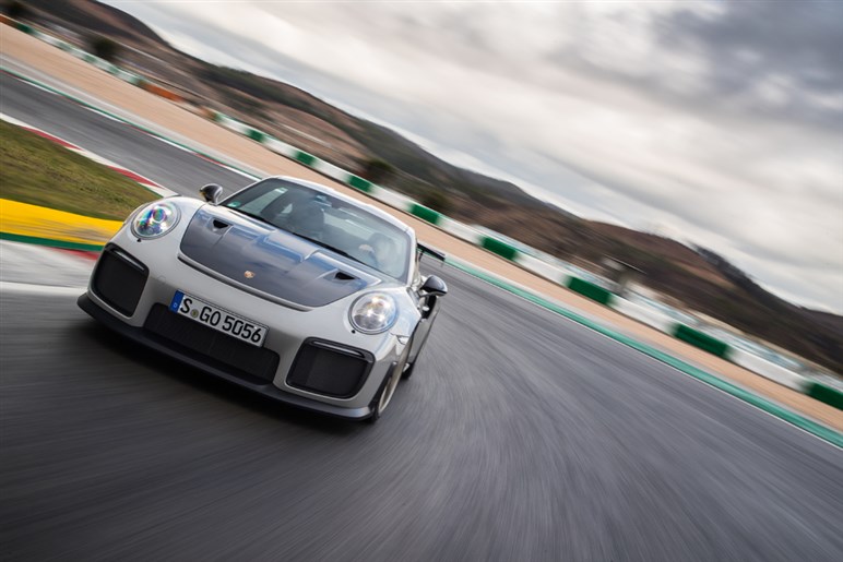【初撮影】新型「911GT2 RS」はオバフェンが超ド迫力。ハイブリッド化で710PS、価格は7200万円に到達か
