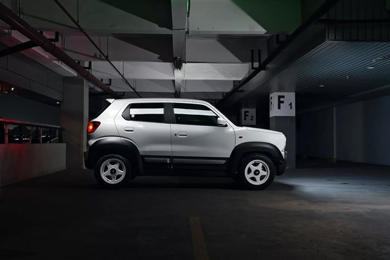 【ライズのライバル】スズキの小型SUV「エスプレッソ」ってどんな車？ その“ジムニー風”カスタムがカッコいい
