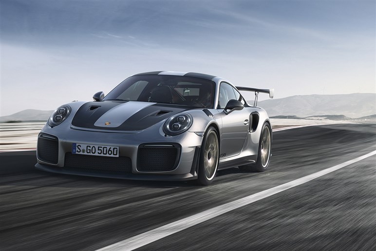 【初撮影】新型「911GT2 RS」はオバフェンが超ド迫力。ハイブリッド化で710PS、価格は7200万円に到達か