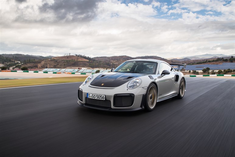 【初撮影】新型「911GT2 RS」はオバフェンが超ド迫力。ハイブリッド化で710PS、価格は7200万円に到達か