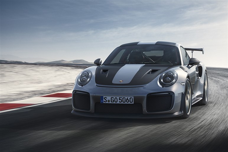 【初撮影】新型「911GT2 RS」はオバフェンが超ド迫力。ハイブリッド化で710PS、価格は7200万円に到達か