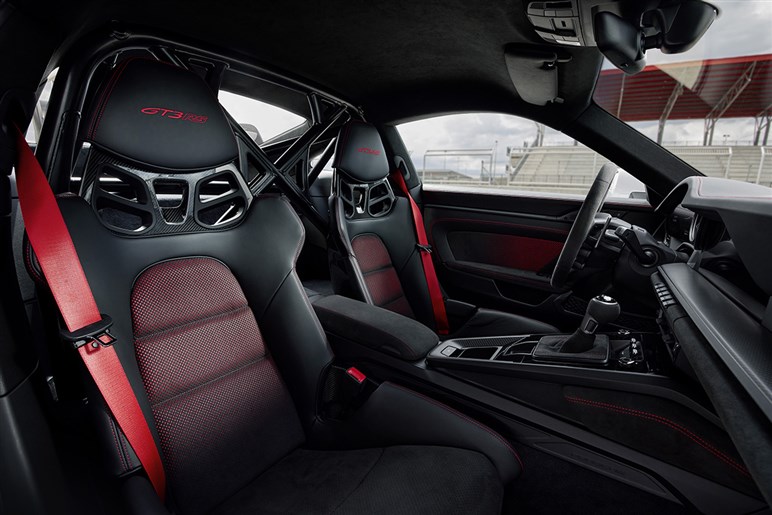 【初撮影】新型「911GT2 RS」はオバフェンが超ド迫力。ハイブリッド化で710PS、価格は7200万円に到達か