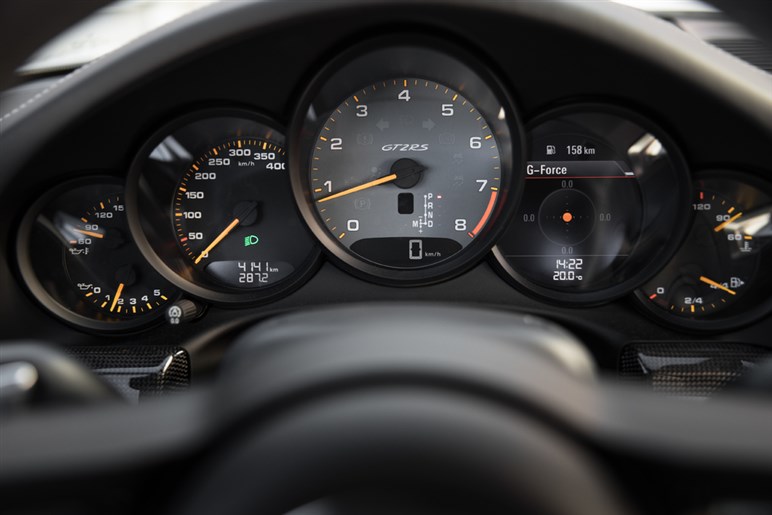 【初撮影】新型「911GT2 RS」はオバフェンが超ド迫力。ハイブリッド化で710PS、価格は7200万円に到達か