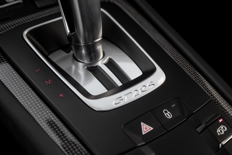 【初撮影】新型「911GT2 RS」はオバフェンが超ド迫力。ハイブリッド化で710PS、価格は7200万円に到達か