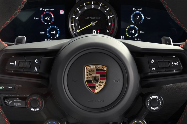 【初撮影】新型「911GT2 RS」はオバフェンが超ド迫力。ハイブリッド化で710PS、価格は7200万円に到達か