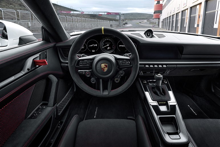 【初撮影】新型「911GT2 RS」はオバフェンが超ド迫力。ハイブリッド化で710PS、価格は7200万円に到達か