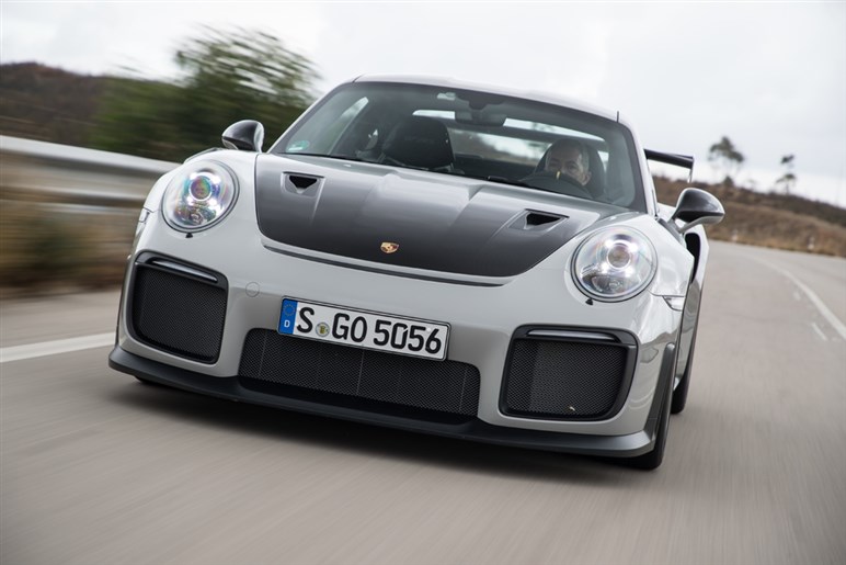 【初撮影】新型「911GT2 RS」はオバフェンが超ド迫力。ハイブリッド化で710PS、価格は7200万円に到達か