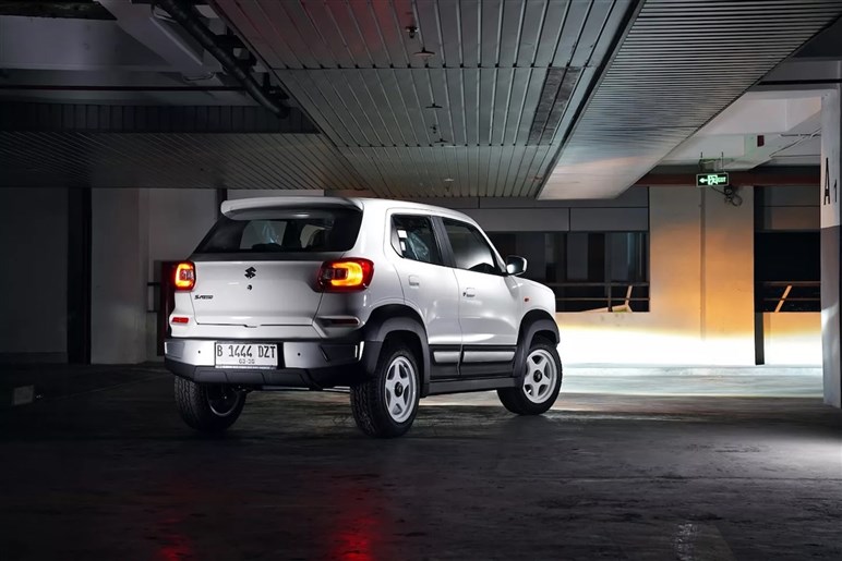 【ライズのライバル】スズキの小型SUV「エスプレッソ」ってどんな車？ その“ジムニー風”カスタムがカッコいい