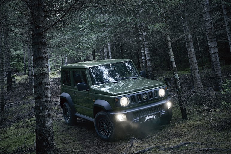 【ライズのライバル】スズキの小型SUV「エスプレッソ」ってどんな車？ その“ジムニー風”カスタムがカッコいい