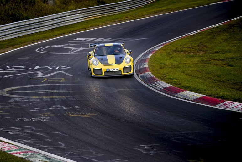 【初撮影】新型「911GT2 RS」はオバフェンが超ド迫力。ハイブリッド化で710PS、価格は7200万円に到達か