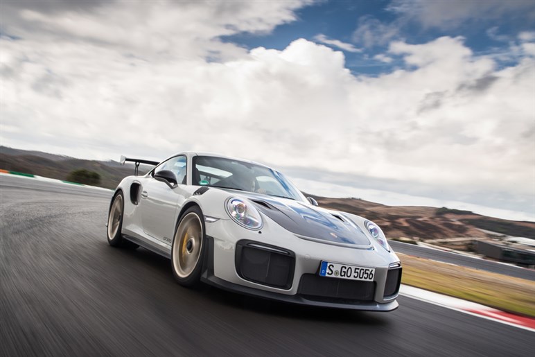 【初撮影】新型「911GT2 RS」はオバフェンが超ド迫力。ハイブリッド化で710PS、価格は7200万円に到達か