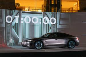 六本木ヒルズで、Audi e-tron GTのスペシャル・インスタレーションが公開！ Audi e-tronラインアップの車両展示、特別試乗会も実施