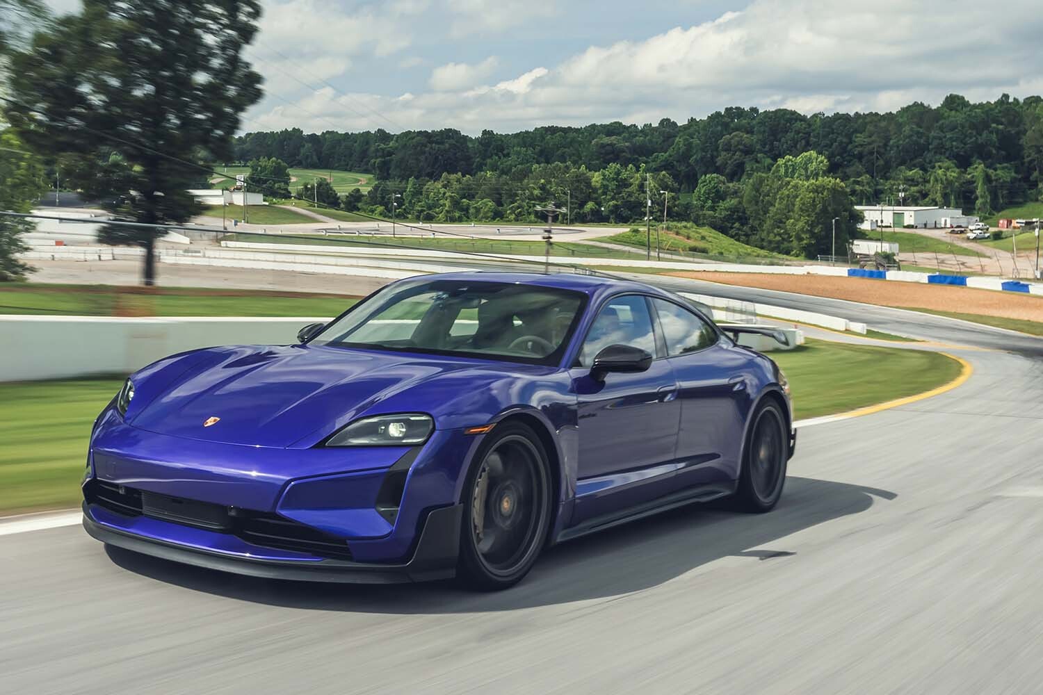 ポルシェ「タイカン ターボGT」がロード・アトランタ・サーキットでEV最速タイムを記録！電動スポーツの新章が開幕した