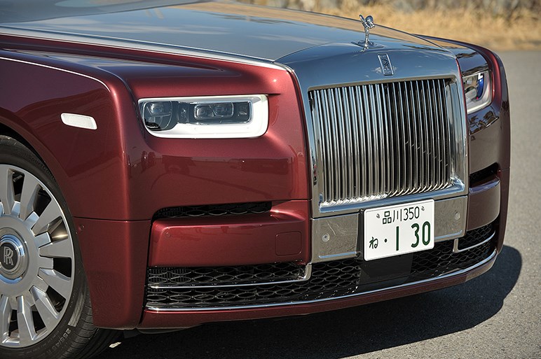 ロールス・ロイス ファントム、オプション込み7500の後席にちょい乗り