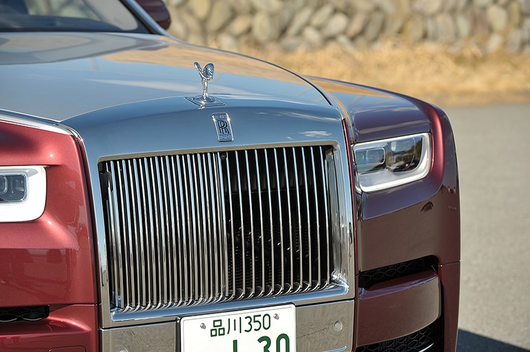 ロールス・ロイス ファントム、オプション込み7500の後席にちょい乗り
