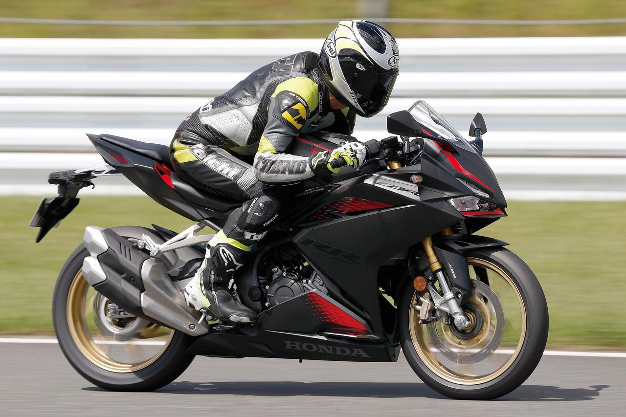 Cbr250rr と Ninja Zx 25r はどっちが速い 最高速と峠での乗りやすさを比較 2気筒 Vs 4気筒 250ccスーパースポーツ対決 Webオートバイ 自動車情報サイト 新車 中古車 Carview