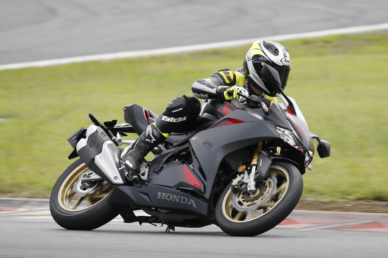 Cbr250rr と Ninja Zx 25r はどっちが速い 最高速と峠での乗りやすさを比較 2気筒 Vs 4気筒 250ccスーパースポーツ対決 Webオートバイ 自動車情報サイト 新車 中古車 Carview