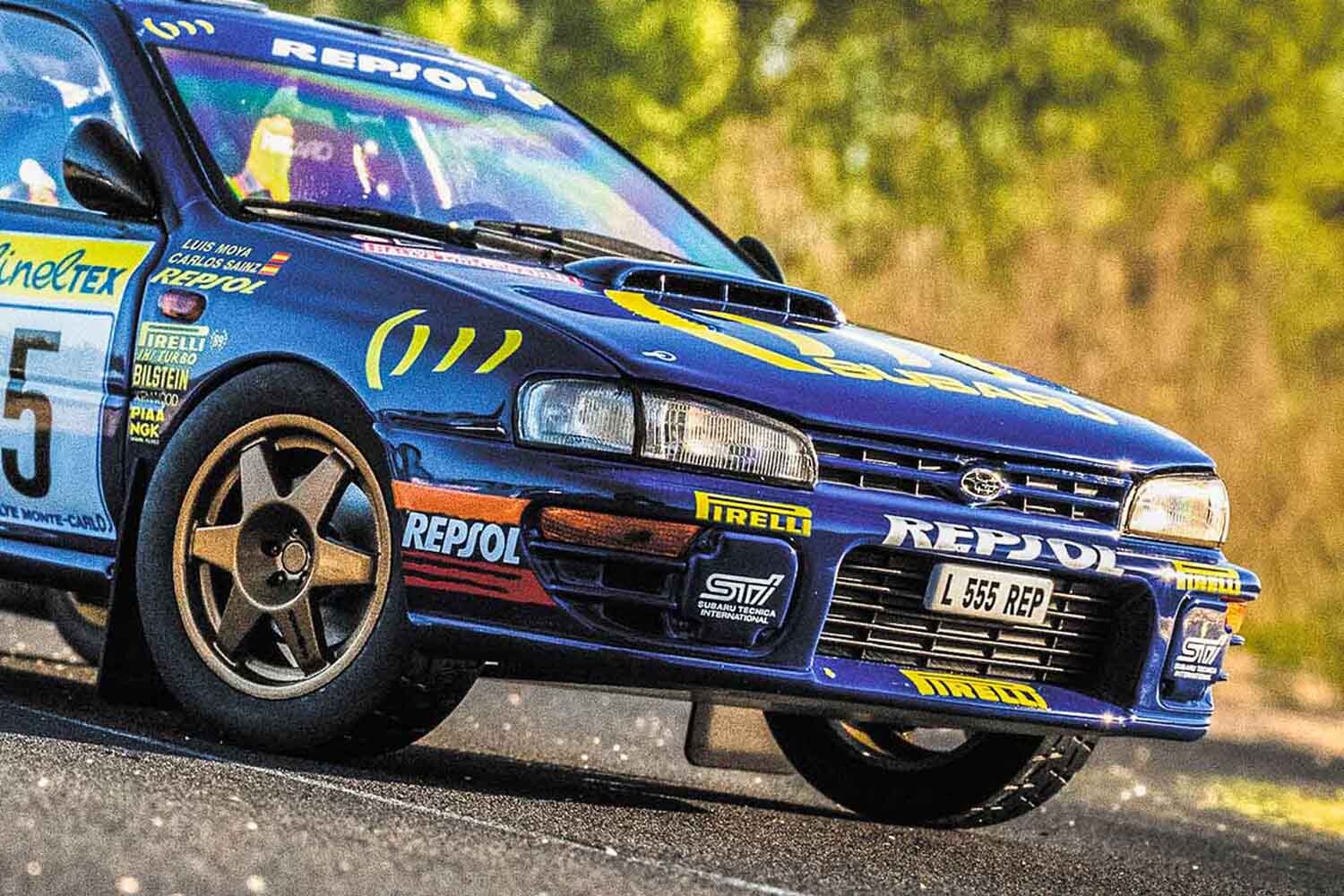 まるで実車！ スバル「インプレッサ」のWRC黄金期の2台が1/18