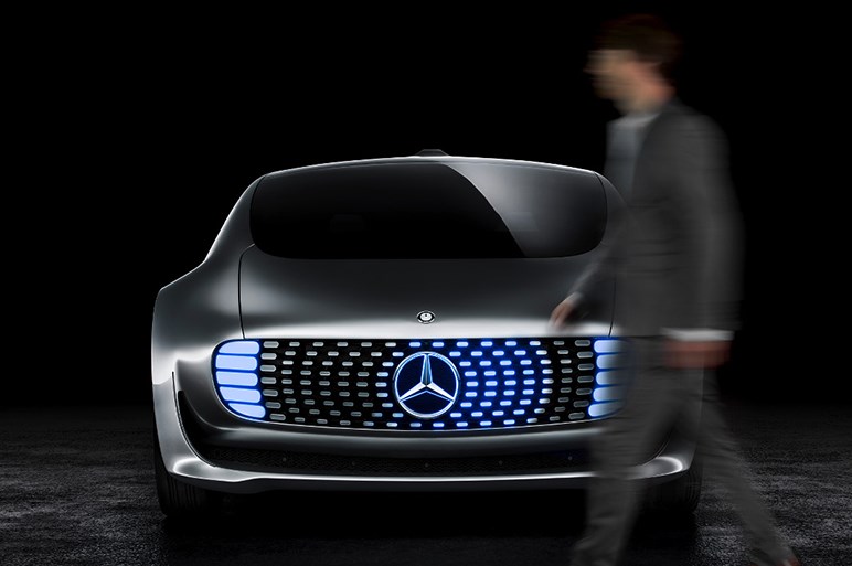自動運転車メルセデス・ベンツF015からどんな未来が見えるのか？