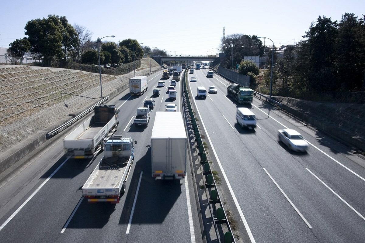 高速道路の“サグ渋滞”はドライバーのスキル不足で起きる!?　渋滞を避けるためにするべきこととは？