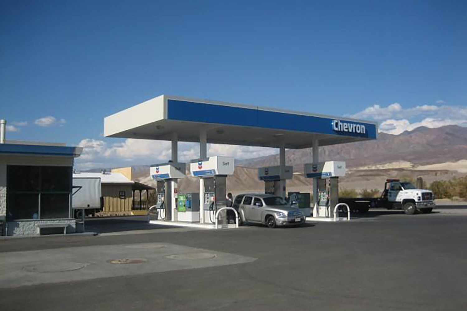 やっぱりハイブリッドこそ無敵！　ガソリン高騰に苦しむアメリカで今さらながらキテる「日本のHV」に乗って感じた凄まじい性能