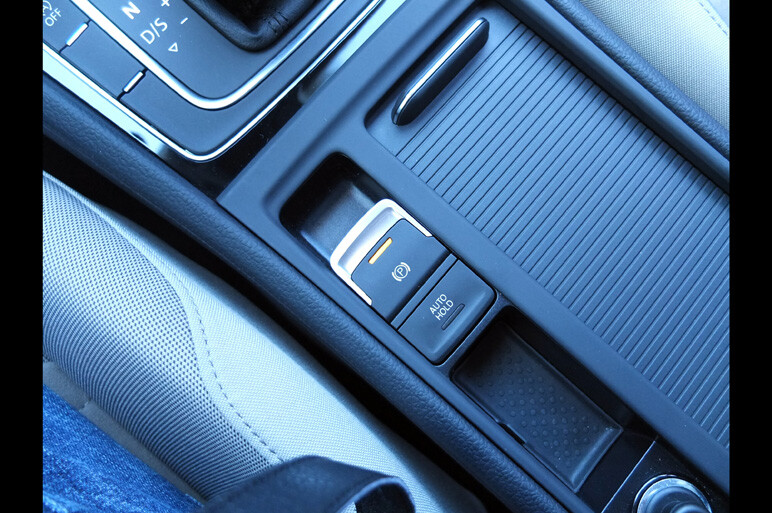 新型ゴルフVII に試乗　最新のゴルフは最良か